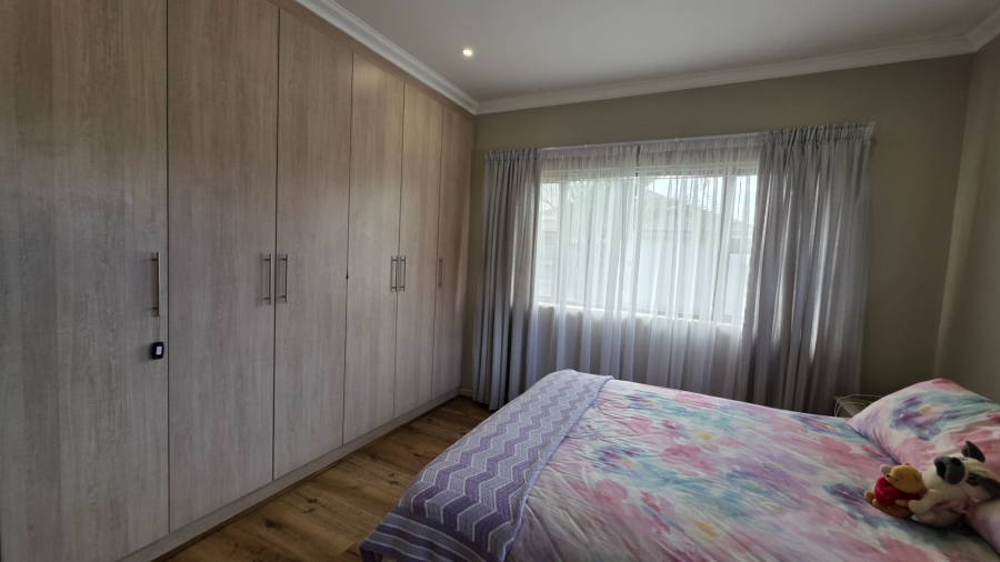 2 Bedroom Property for Sale in Heiderand Western Cape
